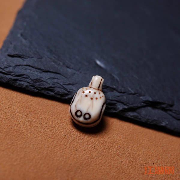 高级白的小卡子